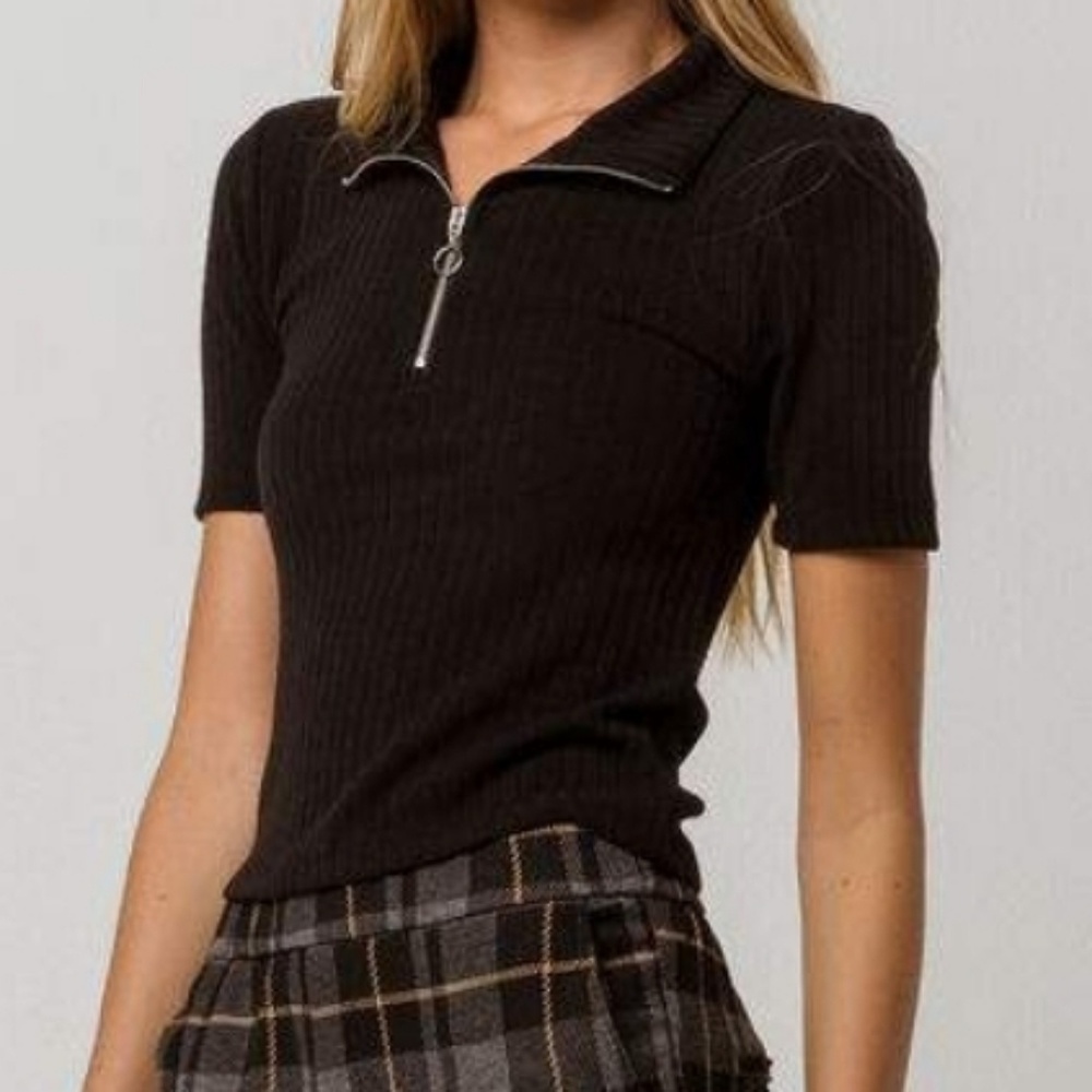 ☆ 👾 RIBBED MOCK NECK ZIP TOP